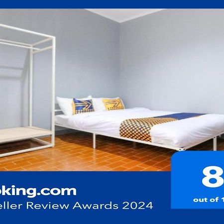 Spot On 2281 Omajo Otel Semarang Dış mekan fotoğraf